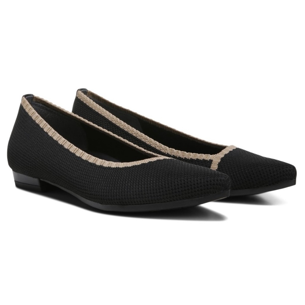 Vionic Pointy Toed Flats